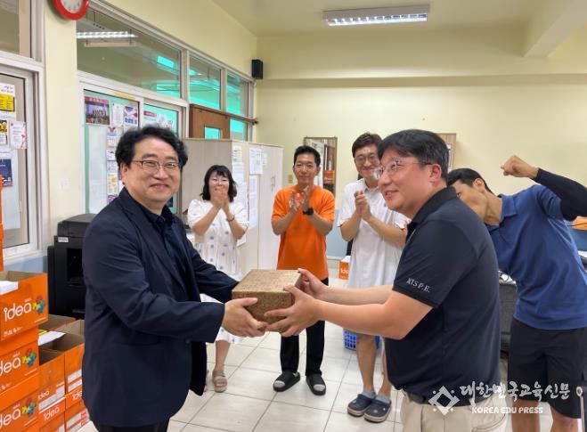 충북교육청, 베트남 한국교육원 및 국제학교에 기증물품 전달