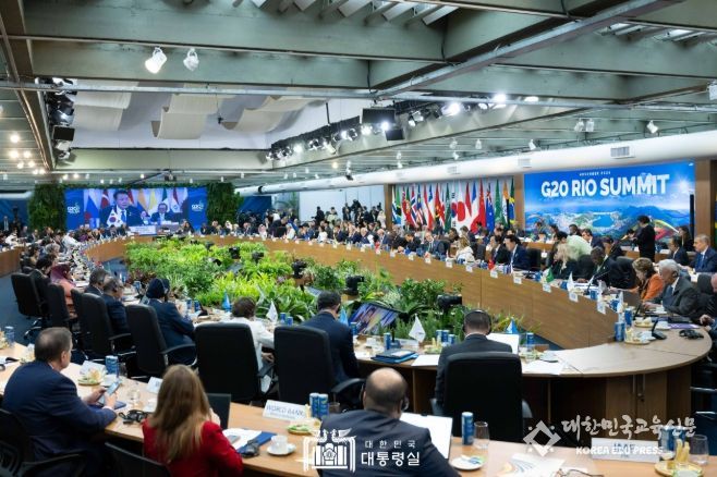 11월 19일 윤석열 대통령은 리우데자네이루 G20 정상회의 세션 III 에 참석했다.