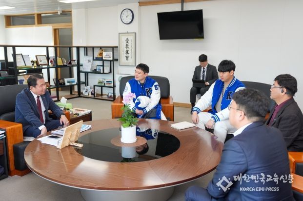 강원대학교 총학생회장단, 신경호 강원특별자치도교육감 면담