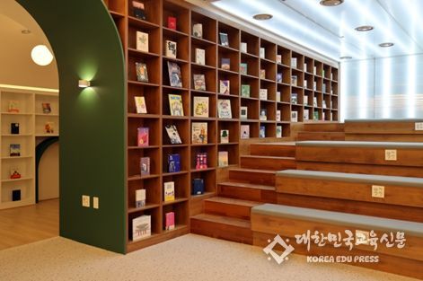 보문숲길도서관 내부(계장 열람석)