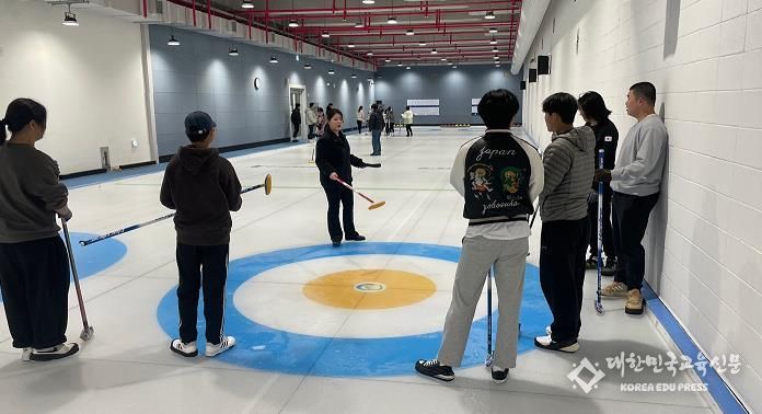 춘천도시공사 반다비국민체육센터, 학교밖 청소년 컬링 체험 프로그램 진행