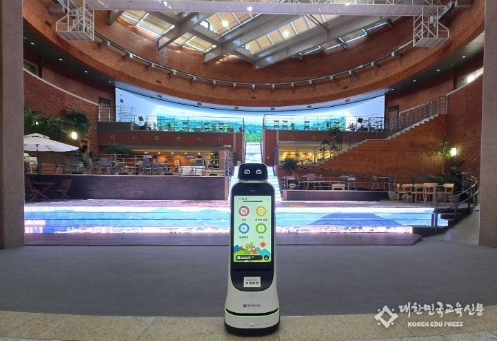 문화해설 로봇 ‘큐아이’ (국립춘천박물관)