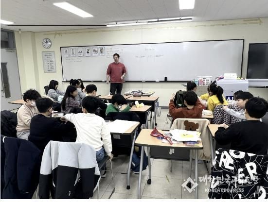 종로구는 초등학생, 중학생의 영어 실력 향상을 위해 방학 기간 동안 원어민 영어캠프를 운영한다